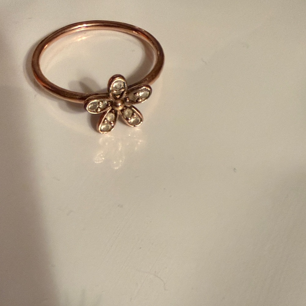 Elegant Gold Flower Ring - Picture 1 of 1